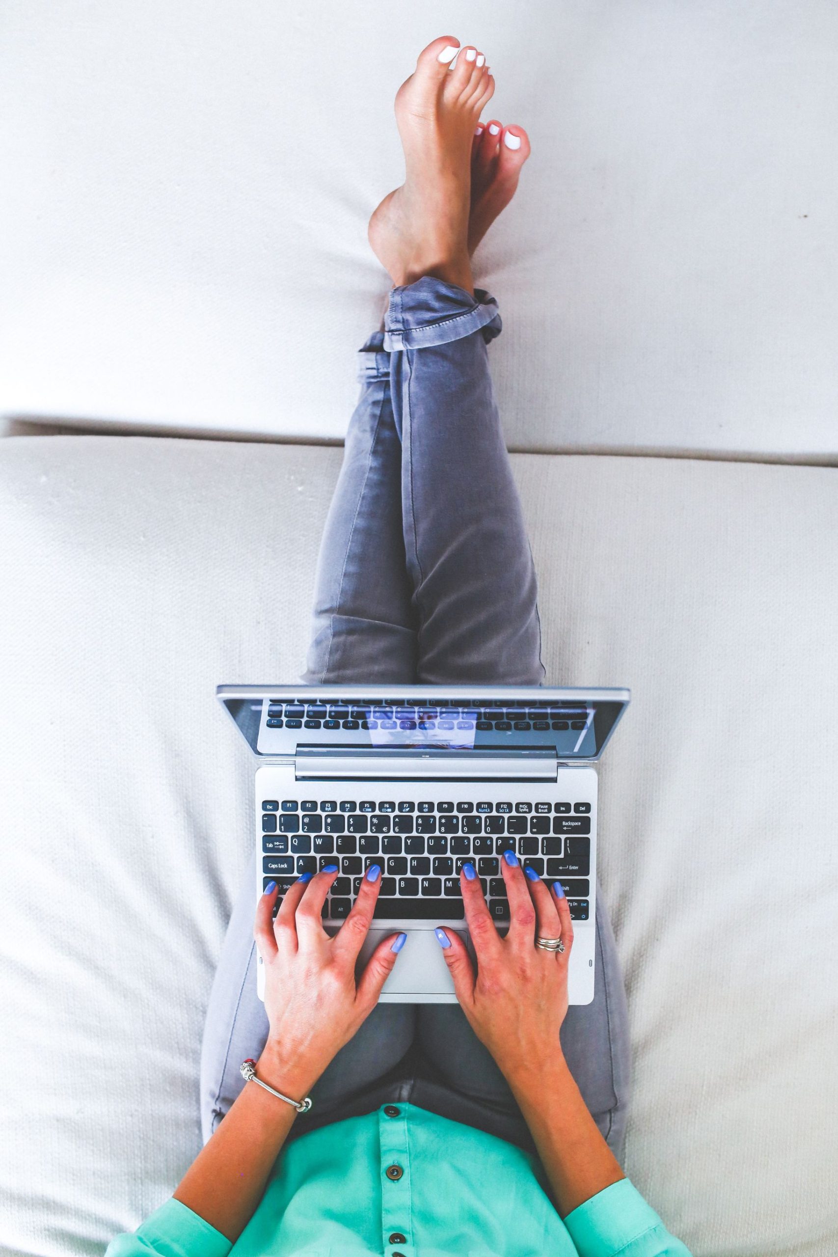 digital-nomad-home-office-keyboard-6249